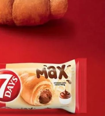 7 DAYS croissant with cocoa filling